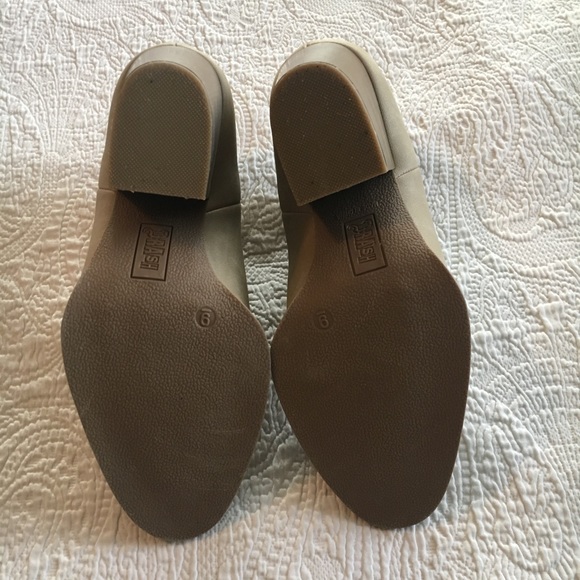 Tan high-heel booties. - Picture 6 of 7